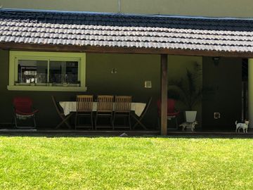 Casa De 5 Dormitorios Y 4 Baños La Herradura