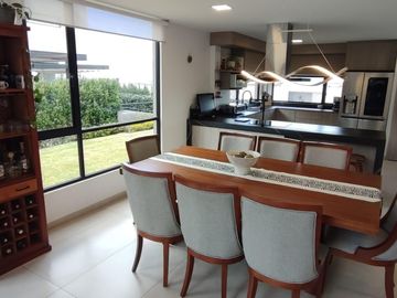 VENTA CASA, 3 DORMITORIOS / ESTUDIO, NAYON, EN URBANIZACIÓN