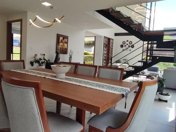VENTA CASA, 3 DORMITORIOS / ESTUDIO, NAYON, EN URBANIZACIÓN