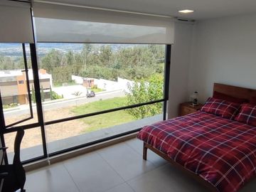 VENTA CASA, 3 DORMITORIOS / ESTUDIO, NAYON, EN URBANIZACIÓN