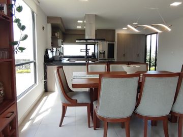 VENTA CASA, 3 DORMITORIOS / ESTUDIO, NAYON, EN URBANIZACIÓN