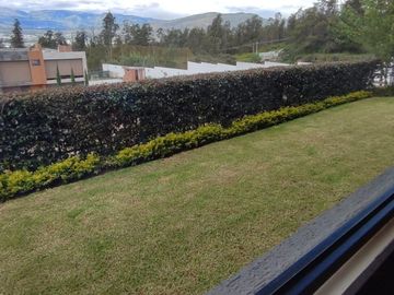 VENTA CASA, 3 DORMITORIOS / ESTUDIO, NAYON, EN URBANIZACIÓN