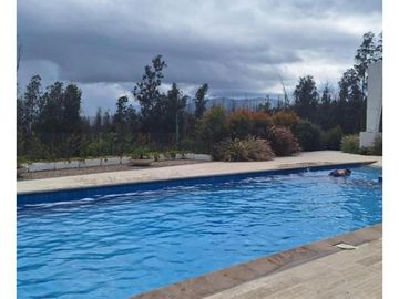 VENTA CASA, 3 DORMITORIOS / ESTUDIO, NAYON, EN URBANIZACIÓN
