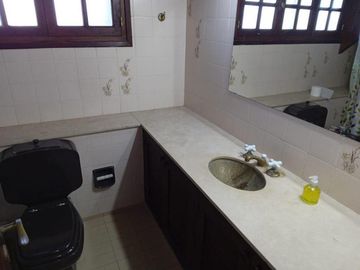 CASA DE 4 DORMITORIOS 4 BAÑOS C/ PISCINA CLIMATIZADA PINAMAR