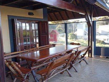 CASA DE 4 DORMITORIOS 4 BAÑOS C/ PISCINA CLIMATIZADA PINAMAR