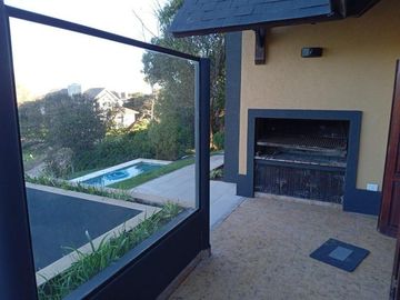 CASA DE 4 DORMITORIOS 4 BAÑOS C/ PISCINA CLIMATIZADA PINAMAR