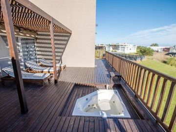 RESEIDENCIAL 1449 CASA 3 DOMITORIOS 2 BAÑOS COSTA ESMERALDA