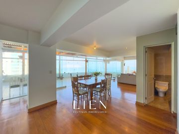 Penthouse con vista al mar para familias que buscan amplitud y comodidad