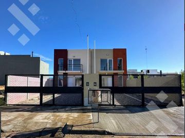 VENTA Dúplex 2 Dormitorios con Renta en Altos Alberdi I, Plottier – ¡INVERSIÓN INTELIGENTE!