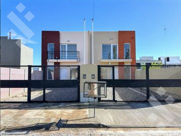 VENTA Dúplex 2 Dormitorios con Renta en Altos Alberdi I, Plottier – ¡INVERSIÓN INTELIGENTE!