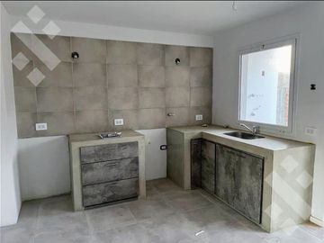 VENTA Dúplex 2 Dormitorios con Renta en Altos Alberdi I, Plottier – ¡INVERSIÓN INTELIGENTE!