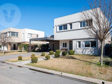Casa en venta - Barrio Don Joaquin, Canning