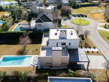 Casa en venta - Barrio Don Joaquin, Canning