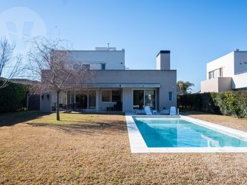 Casa en venta - Barrio Don Joaquin, Canning