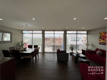 Casa en Venta en Aqua 1, construida en el terreno más grande del fraccionamiento