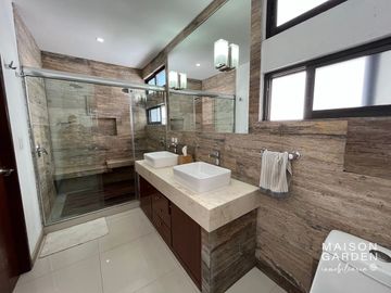 Casa en Venta en Aqua 1, construida en el terreno más grande del fraccionamiento