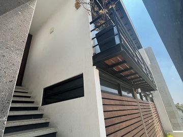 Casa en Venta en Aqua 1, construida en el terreno más grande del fraccionamiento