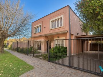 Casa en venta Ituzaingó 5 ambientes con quincho Apta crédito