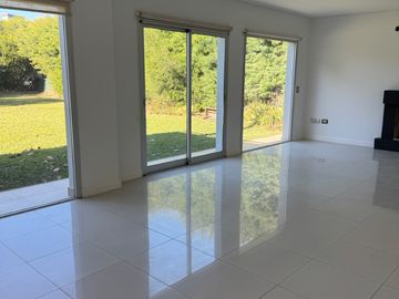 Casa en Barrio cerrado La Alameda