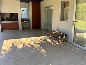 Casa en Barrio cerrado La Alameda