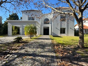 Casa en Barrio cerrado La Alameda