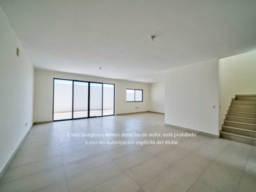 Casa de 2 plantas en venta Hacienda Santa Ana, Saltillo Coahuila
