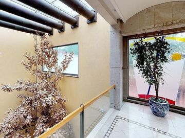 Venta de Casa con Alberca en Pedregal