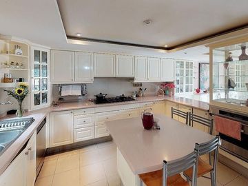 Venta de Casa con Alberca en Pedregal