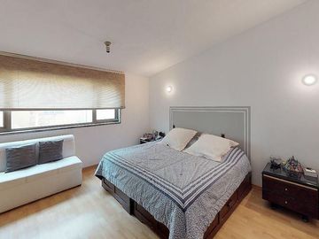 Venta de Casa con Alberca en Pedregal