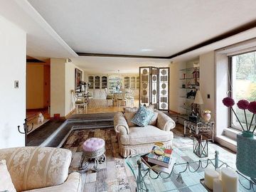 Venta de Casa con Alberca en Pedregal