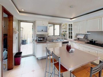 Venta de Casa con Alberca en Pedregal