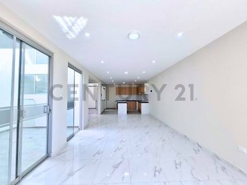 VENTA DE CASA EN ESTRENO - TACNA