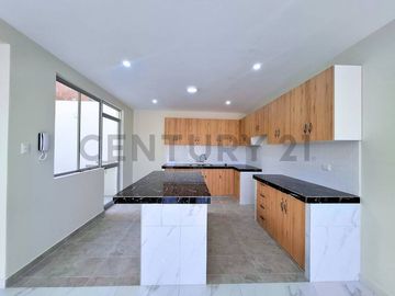 VENTA DE CASA EN ESTRENO - TACNA