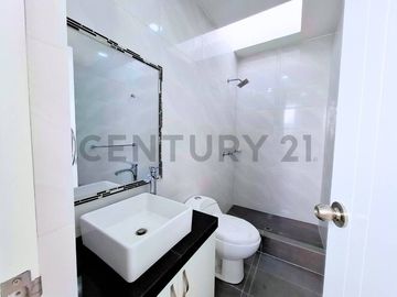 VENTA DE CASA EN ESTRENO - TACNA