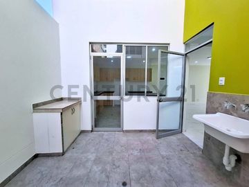 VENTA DE CASA EN ESTRENO - TACNA