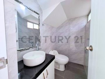 VENTA DE CASA EN ESTRENO - TACNA