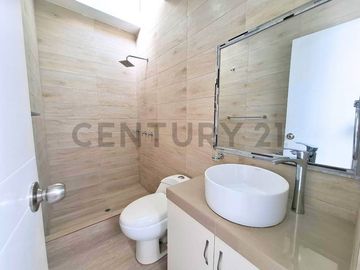 VENTA DE CASA DE ESTRENO EN TACNA