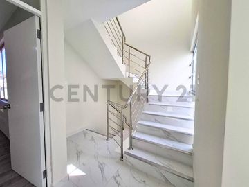 VENTA DE CASA DE ESTRENO EN TACNA