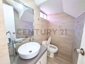 VENTA DE CASA DE ESTRENO EN TACNA