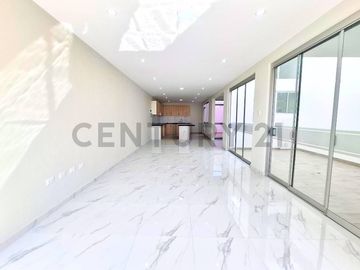 VENTA DE CASA DE ESTRENO EN TACNA