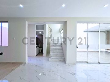 VENTA DE CASA DE ESTRENO EN TACNA