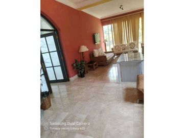 SE VENDE VILLA DE LUJO CON 4 REC.FRENTE AL MAR EN MARIA CHIQUITA