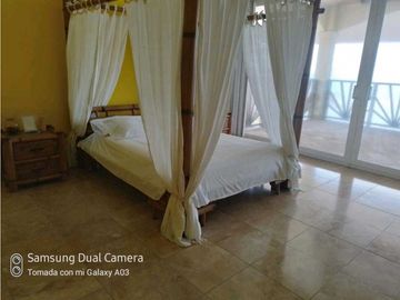 SE VENDE VILLA DE LUJO CON 4 REC.FRENTE AL MAR EN MARIA CHIQUITA