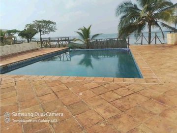 SE VENDE VILLA DE LUJO CON 4 REC.FRENTE AL MAR EN MARIA CHIQUITA