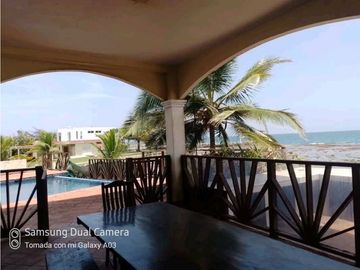 SE VENDE VILLA DE LUJO CON 4 REC.FRENTE AL MAR EN MARIA CHIQUITA