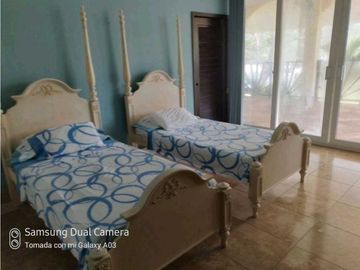 SE VENDE VILLA DE LUJO CON 4 REC.FRENTE AL MAR EN MARIA CHIQUITA