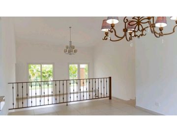 SE VENDE VILLA DE 3 REC.CON VISTA A LA NATURALEZA EN TUCAN, COCOLI(NZ)