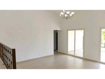 SE VENDE VILLA DE 3 REC.CON VISTA A LA NATURALEZA EN TUCAN, COCOLI(NZ)