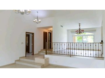 SE VENDE VILLA DE 3 REC.CON VISTA A LA NATURALEZA EN TUCAN, COCOLI(NZ)