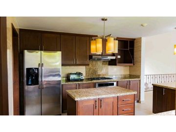 SE VENDE VILLA DE 3 REC.CON VISTA A LA NATURALEZA EN TUCAN, COCOLI(NZ)